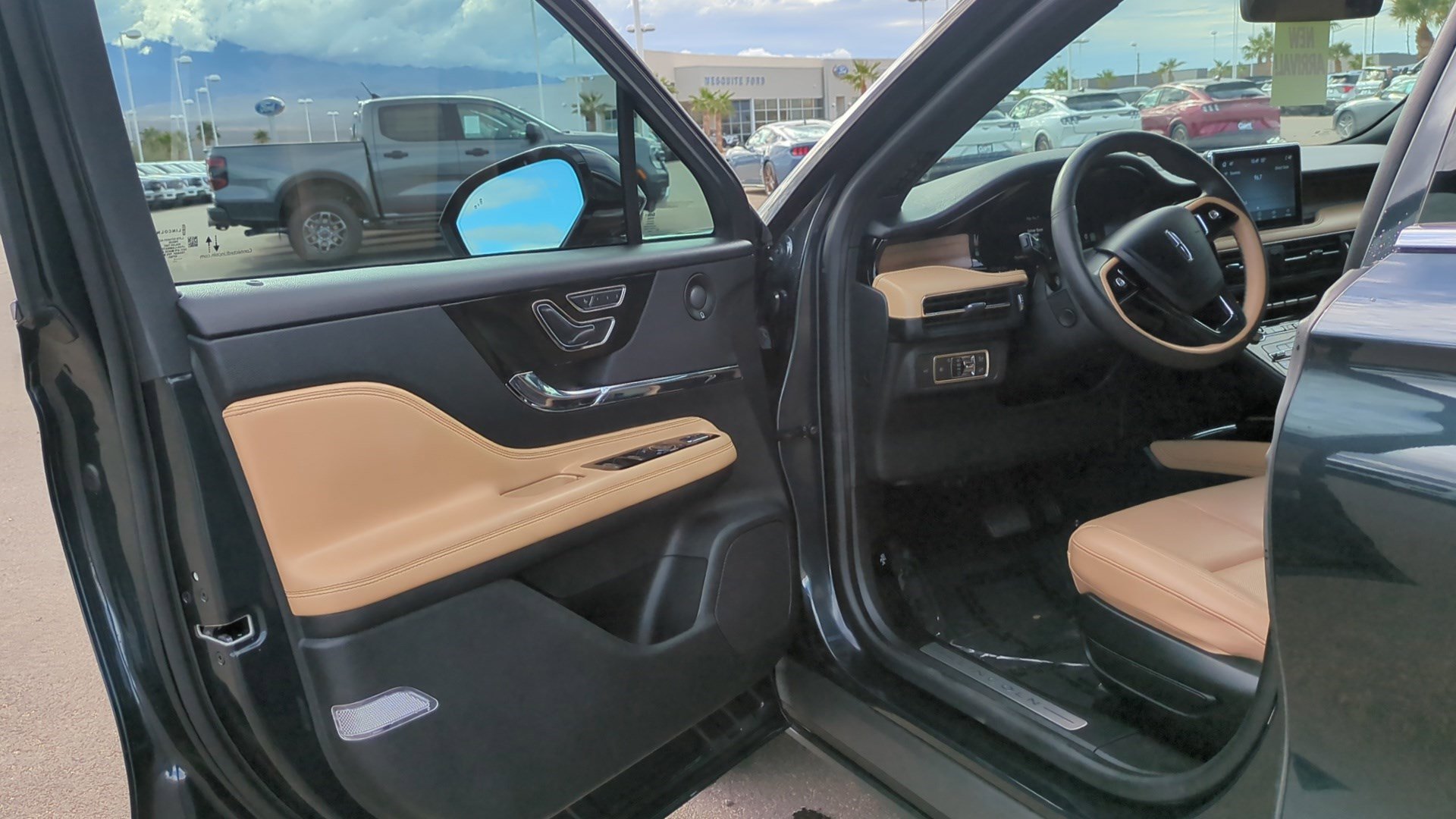 Used 2021 Lincoln Corsair Reserve w/ Equipment Group 201A image 12