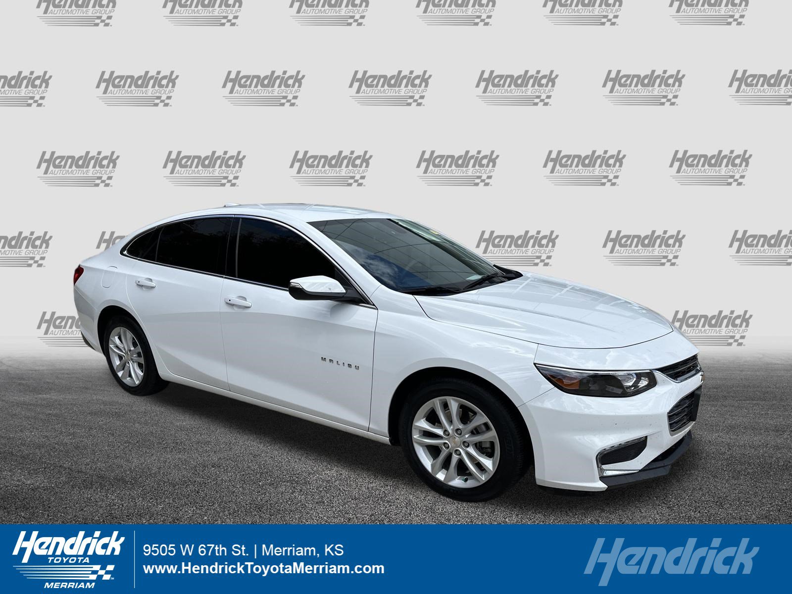Used 2017 Chevrolet Malibu LT FWD image 1