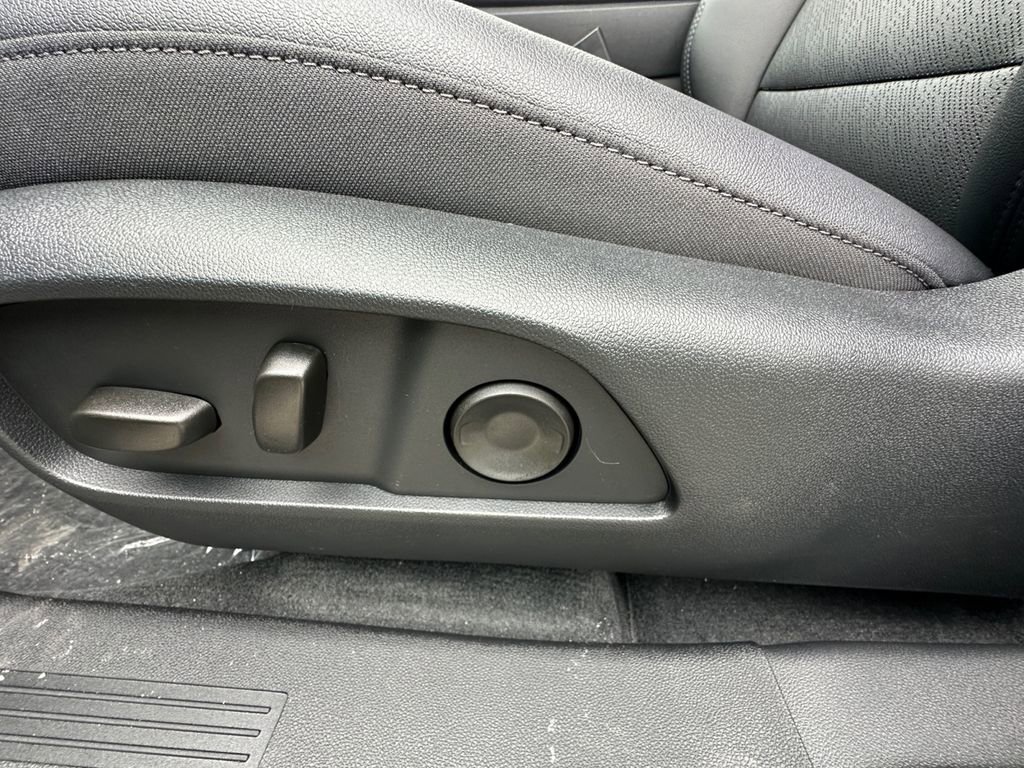 New 2026 Chevrolet Equinox LT w/ Convenience Package II image 10