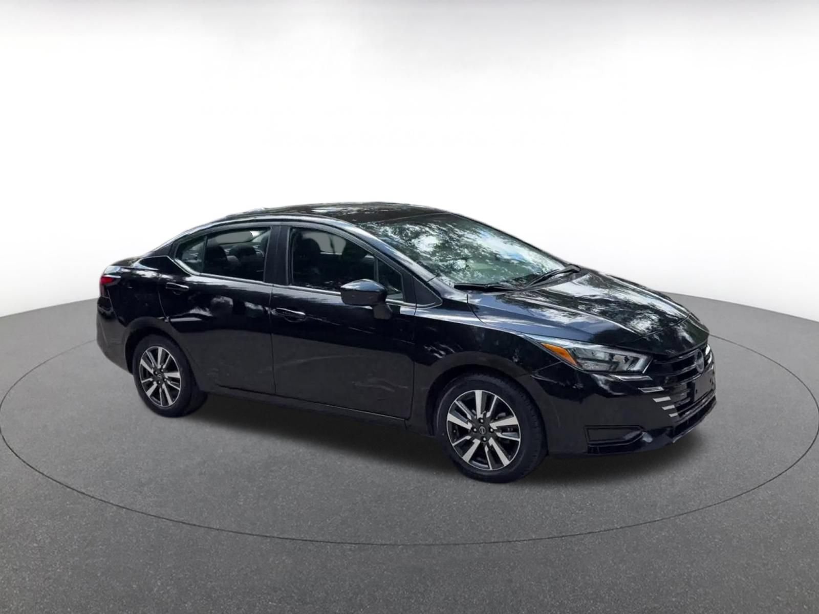 Used 2025 Nissan Versa SV FWD video 2