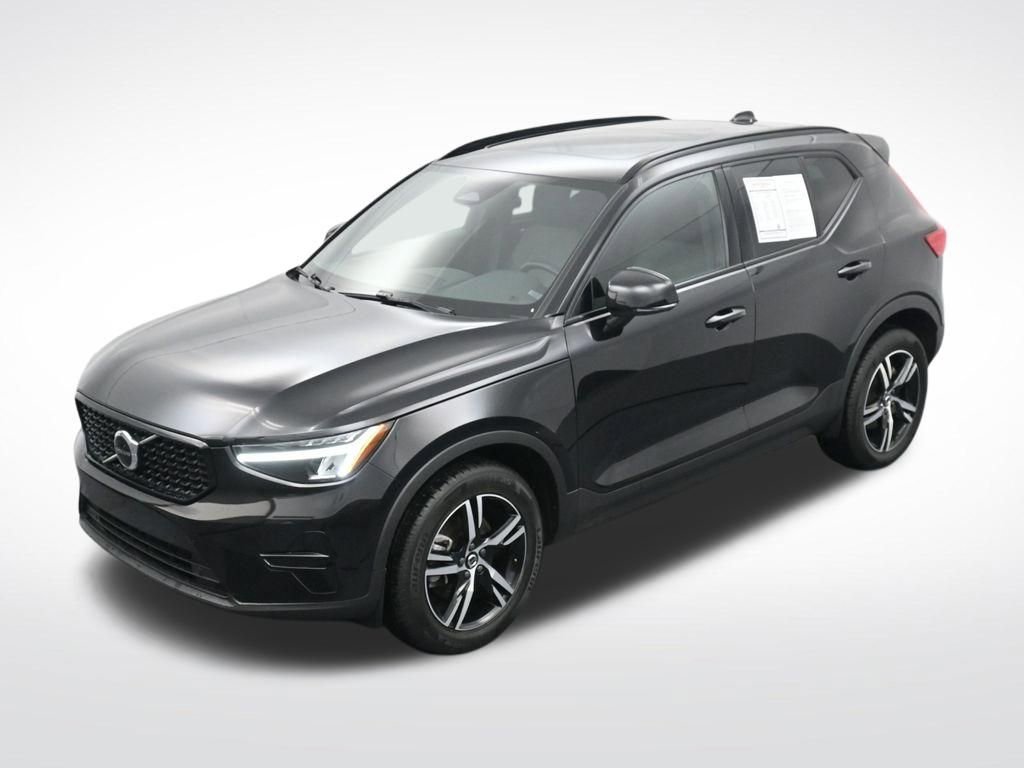 Used 2024 Volvo XC40 B5 Core image 18