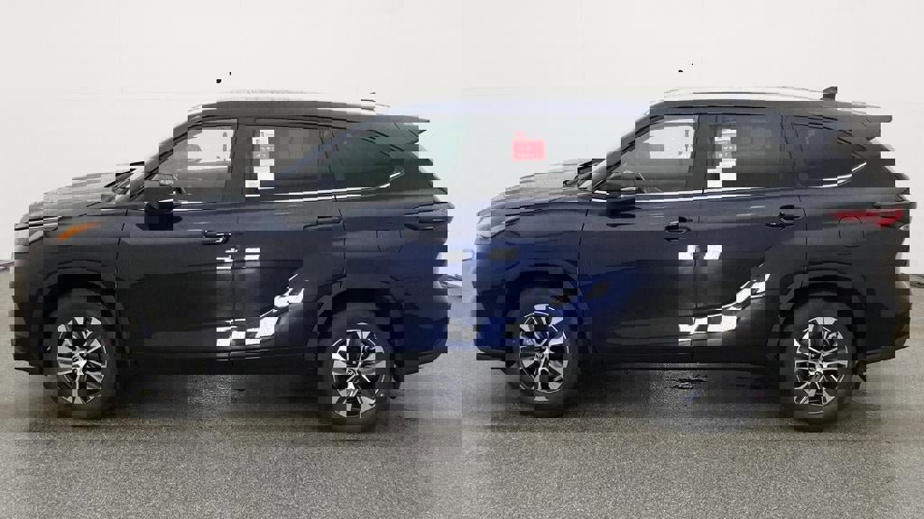 New 2026 Toyota Highlander XLE image 3