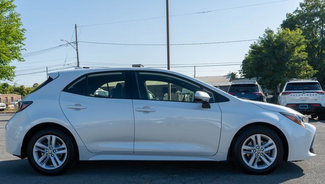 Used 2022 Toyota Corolla SE w/ SE Preferred Package image 5