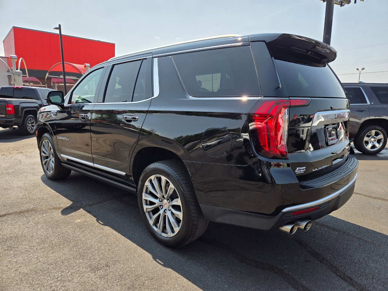 Used 2021 GMC Yukon Denali w/ Denali Premium Package image 4