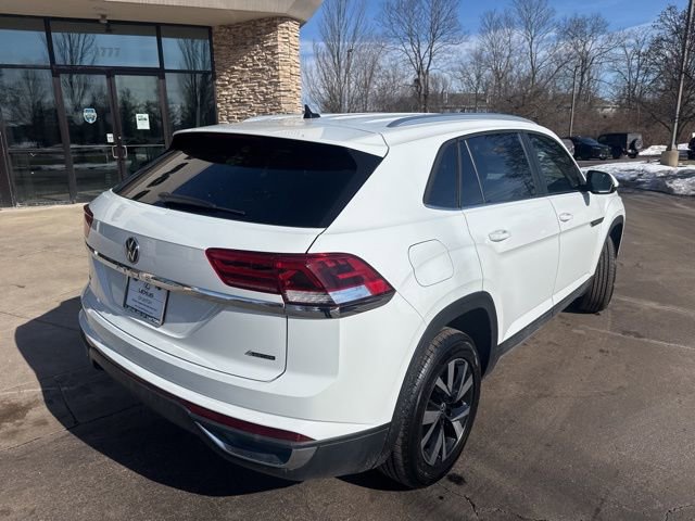 Used 2023 Volkswagen Atlas Cross Sport SE image 3