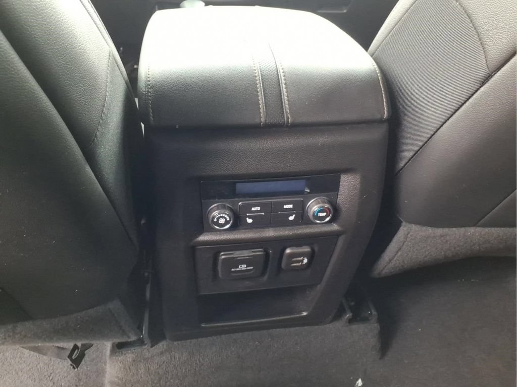 Used 2023 Chevrolet Traverse Premier FWD image 17