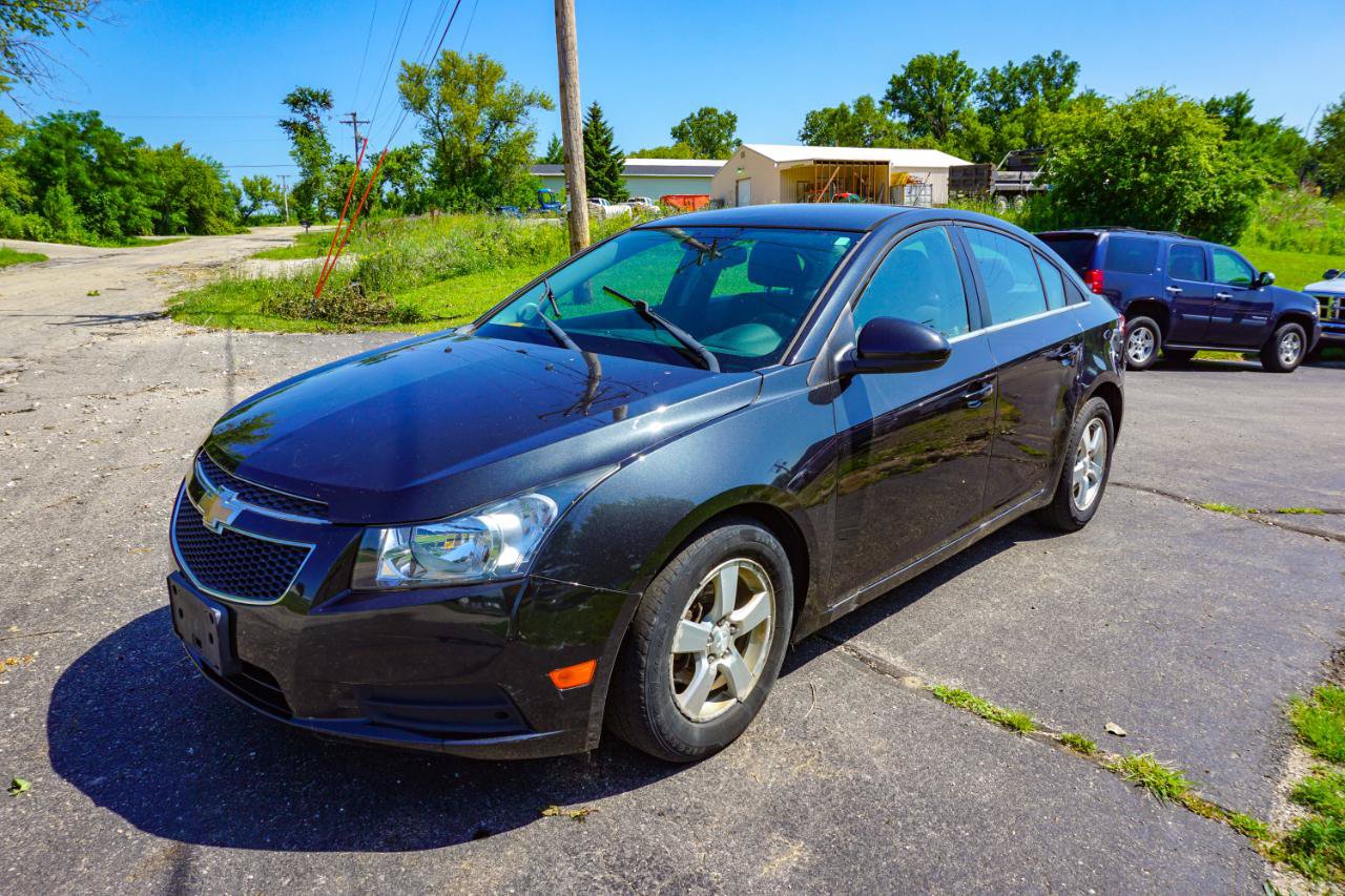 Used 2013 Chevrolet Cruze LT w/ Technology Package FWD image 4