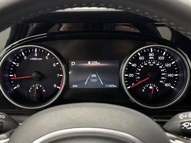 Used 2024 Kia Carnival EX image 17