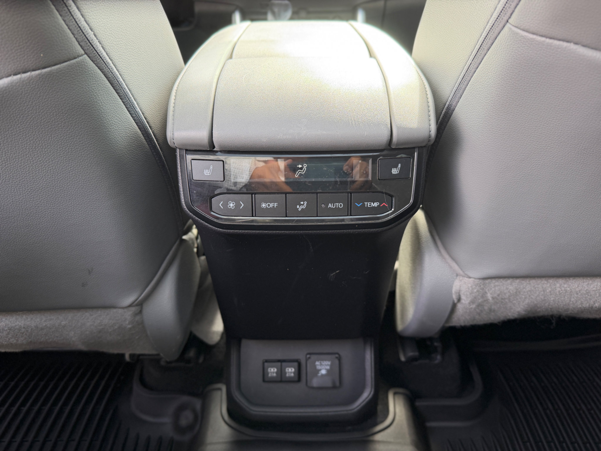 Used 2020 Toyota Highlander Platinum AWD/4WD image 16