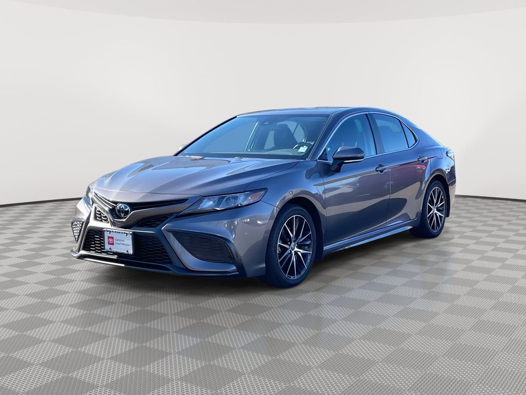 Used 2024 Toyota Camry SE image 3