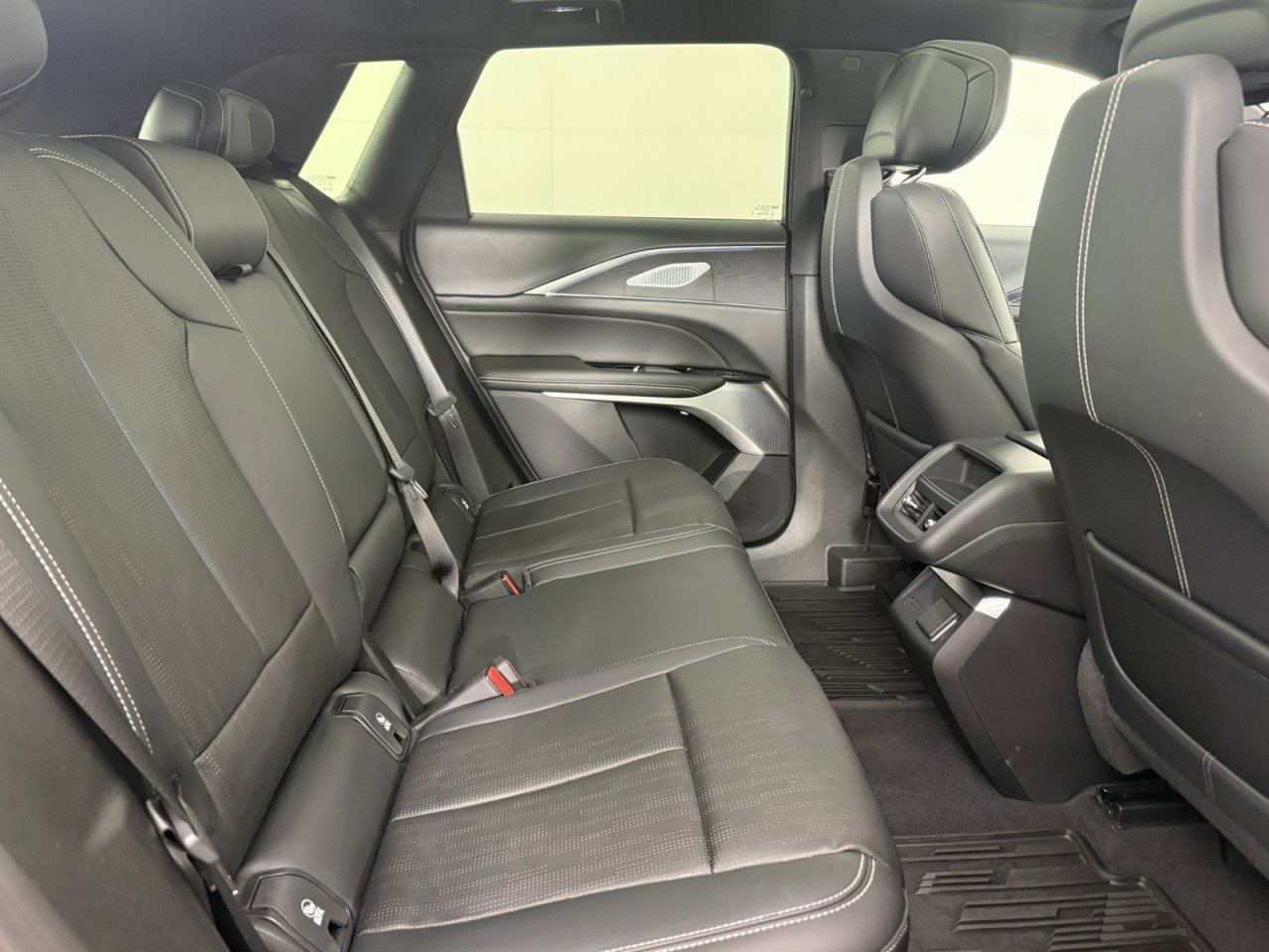 Used 2024 Cadillac Lyriq Sport image 14