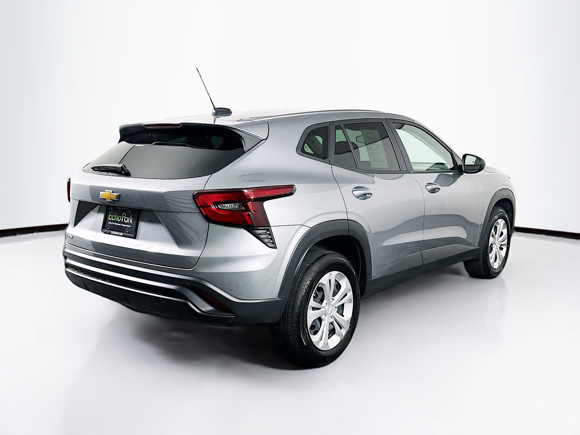 Used 2024 Chevrolet Trax LS w/ Driver Confidence Package FWD image 9