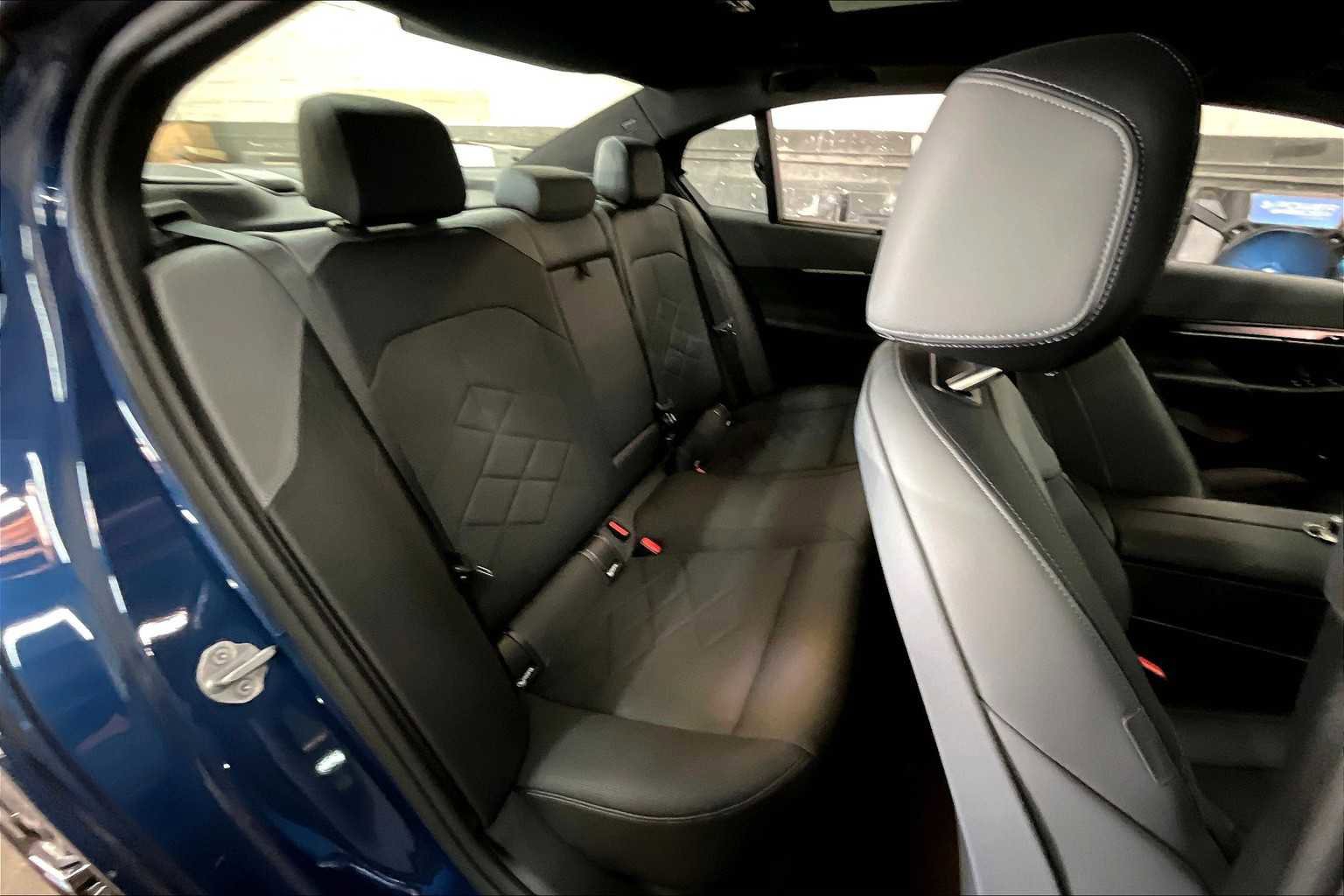 Used 2025 BMW i5 xDrive40 w/ Executive Package image 30