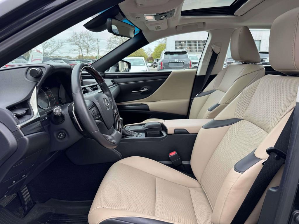 Used 2021 Lexus ES 300h w/ Premium Package FWD image 16