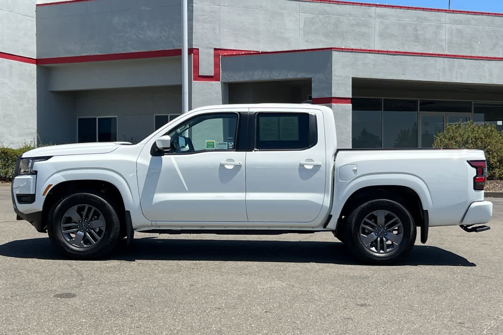 Used 2025 Nissan Frontier SV RWD image 9