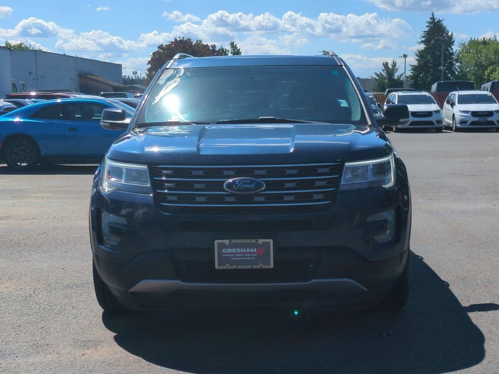 Used 2017 Ford Explorer XLT w/ Equipment Group 202A AWD/4WD image 2