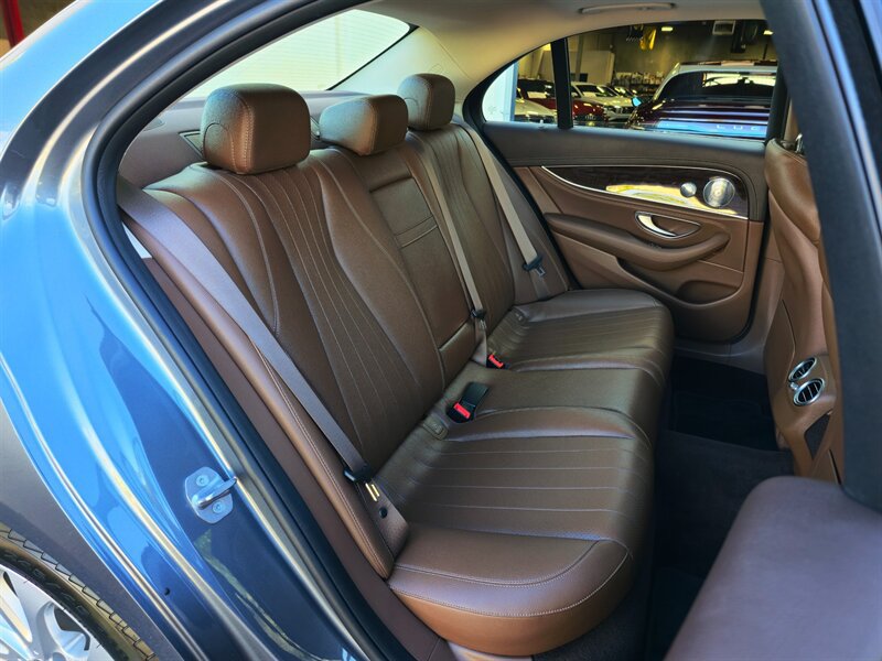 Used 2017 Mercedes-Benz E 300 image 33