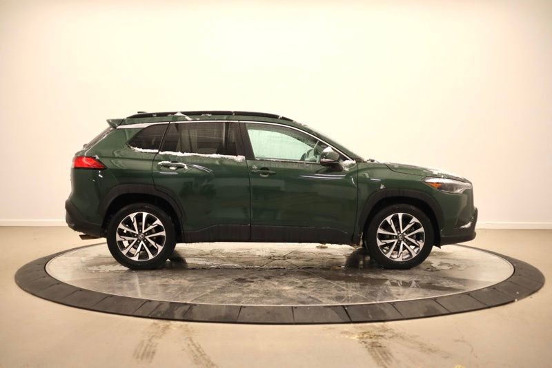Used 2022 Toyota Corolla Cross XLE w/ Convenience Package image 2
