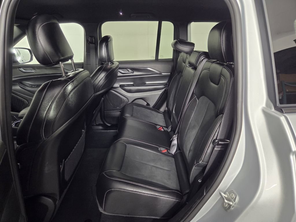 Certified 2025 Jeep Grand Cherokee Altitude image 25