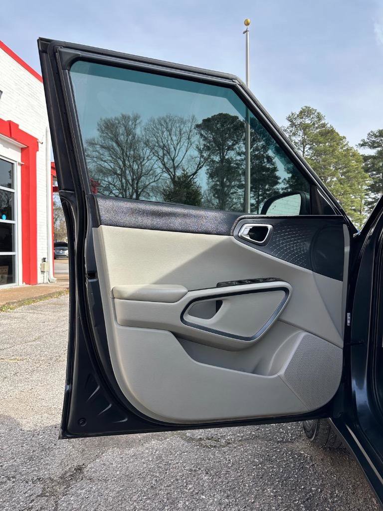 Used 2021 Kia Soul EX FWD image 13