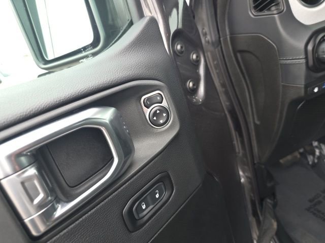 Used 2025 Jeep Wrangler Unlimited Sahara w/ Safety Group image 16