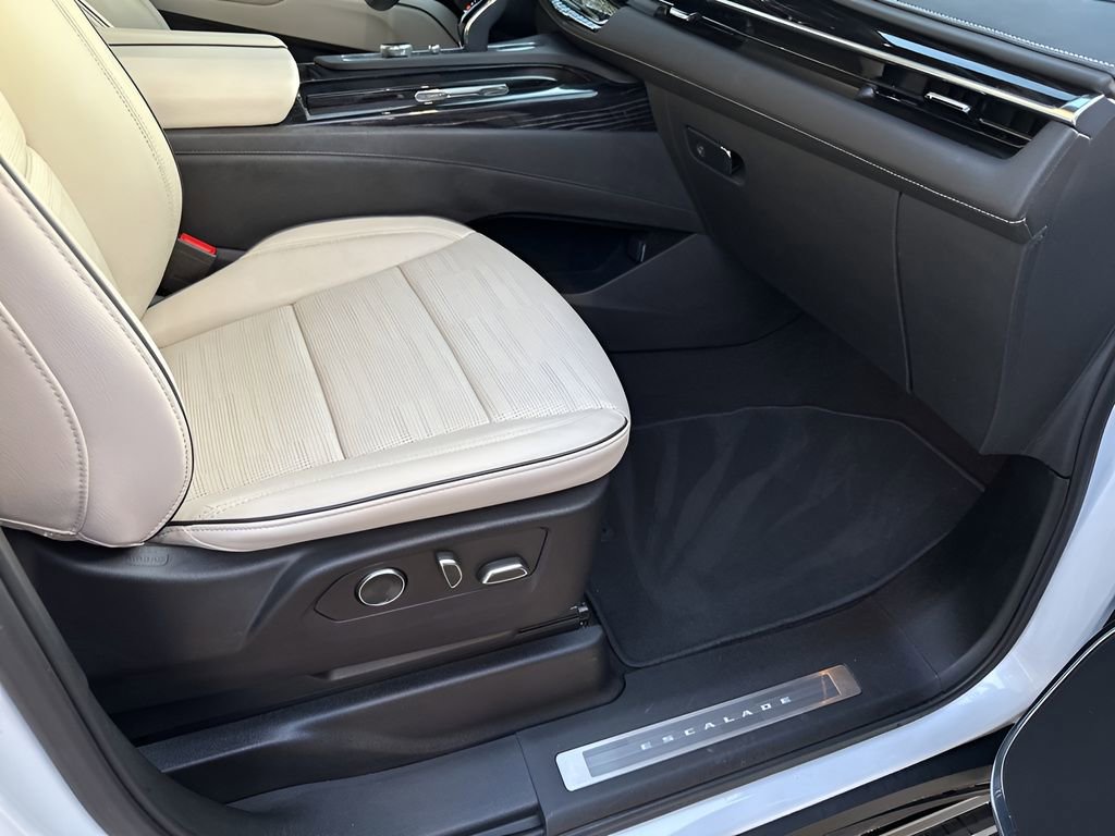 Used 2023 Cadillac Escalade Sport w/ LPO, ONYX Package image 16