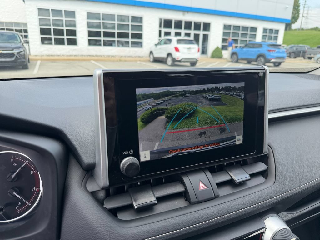 Used 2025 Toyota RAV4 XLE AWD/4WD image 18