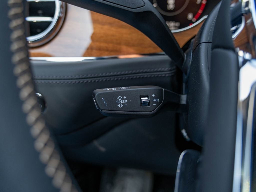 Used 2024 Bentley Bentayga image 13