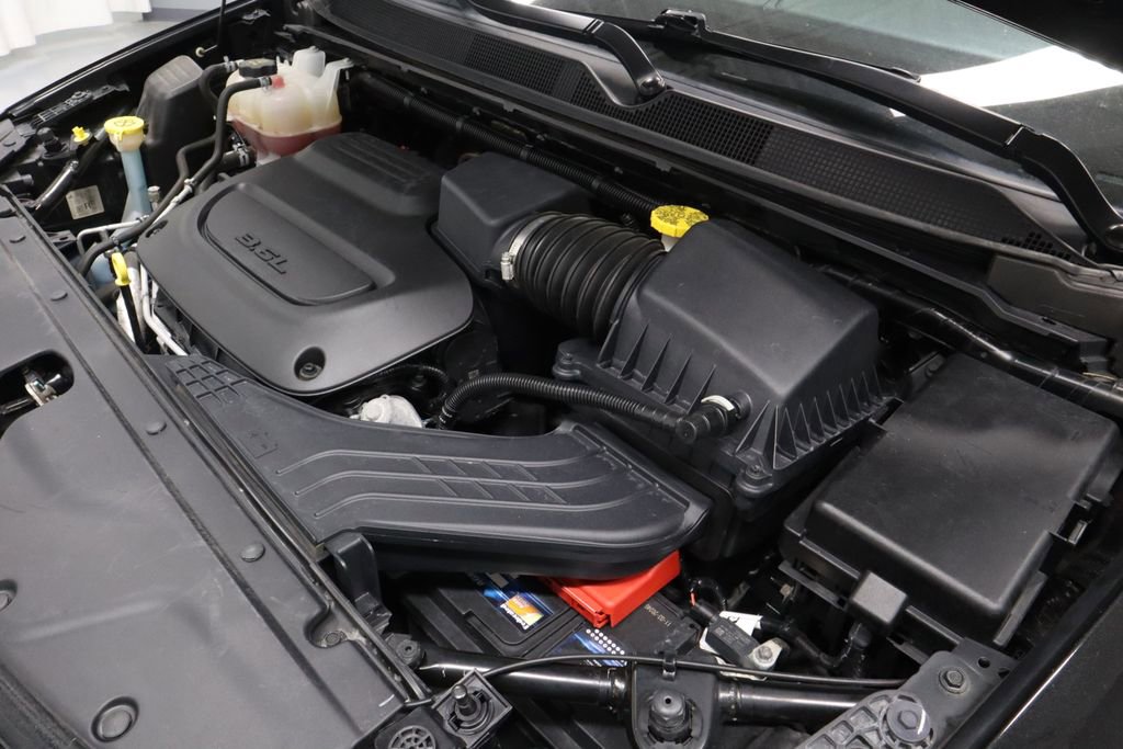 Used 2023 Chrysler Pacifica Touring-L FWD image 32