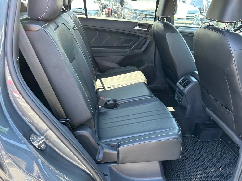 Used 2022 Volkswagen Tiguan SE R-Line FWD image 17