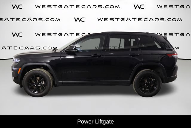 Used 2025 Jeep Grand Cherokee Altitude AWD/4WD image 5