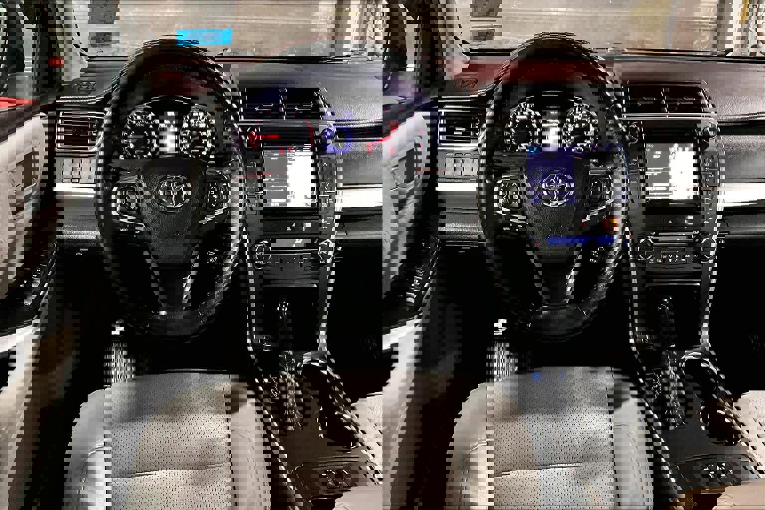 Used 2015 Toyota Camry XSE image 5