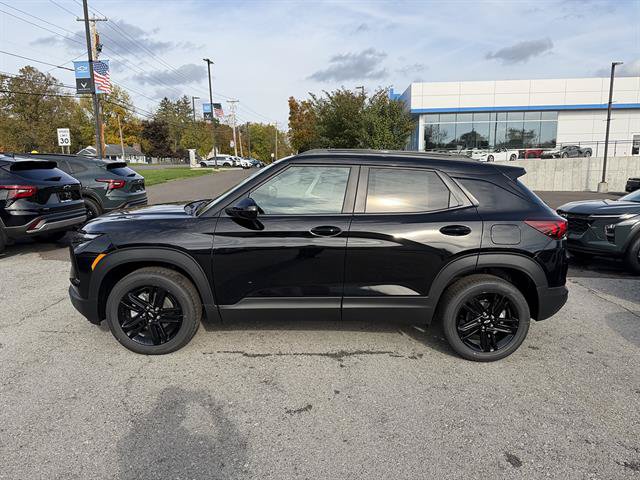 New 2026 Chevrolet TrailBlazer LT w/ Midnight Edition AWD/4WD image 2