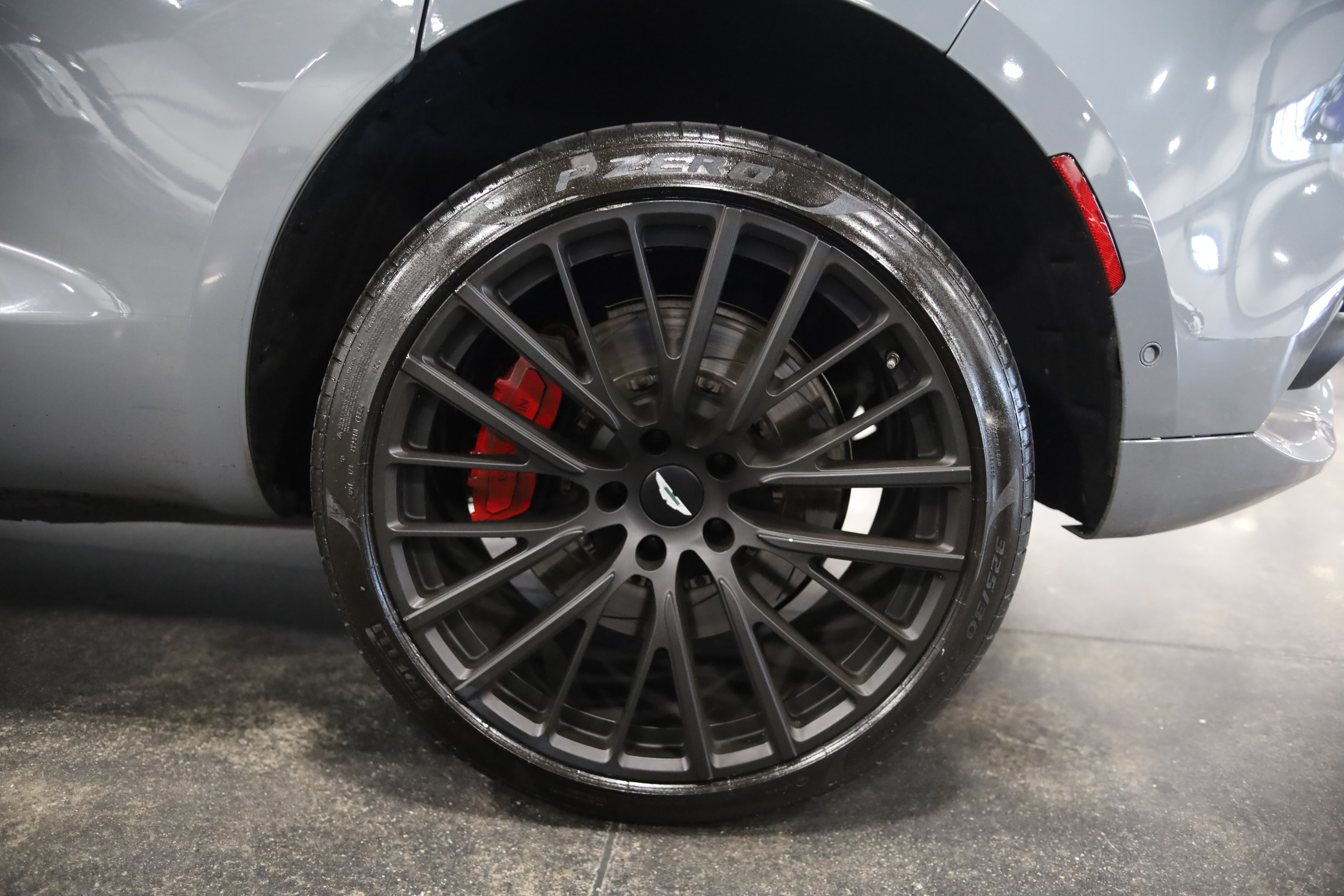 Used 2022 Aston Martin DBX AWD/4WD image 12