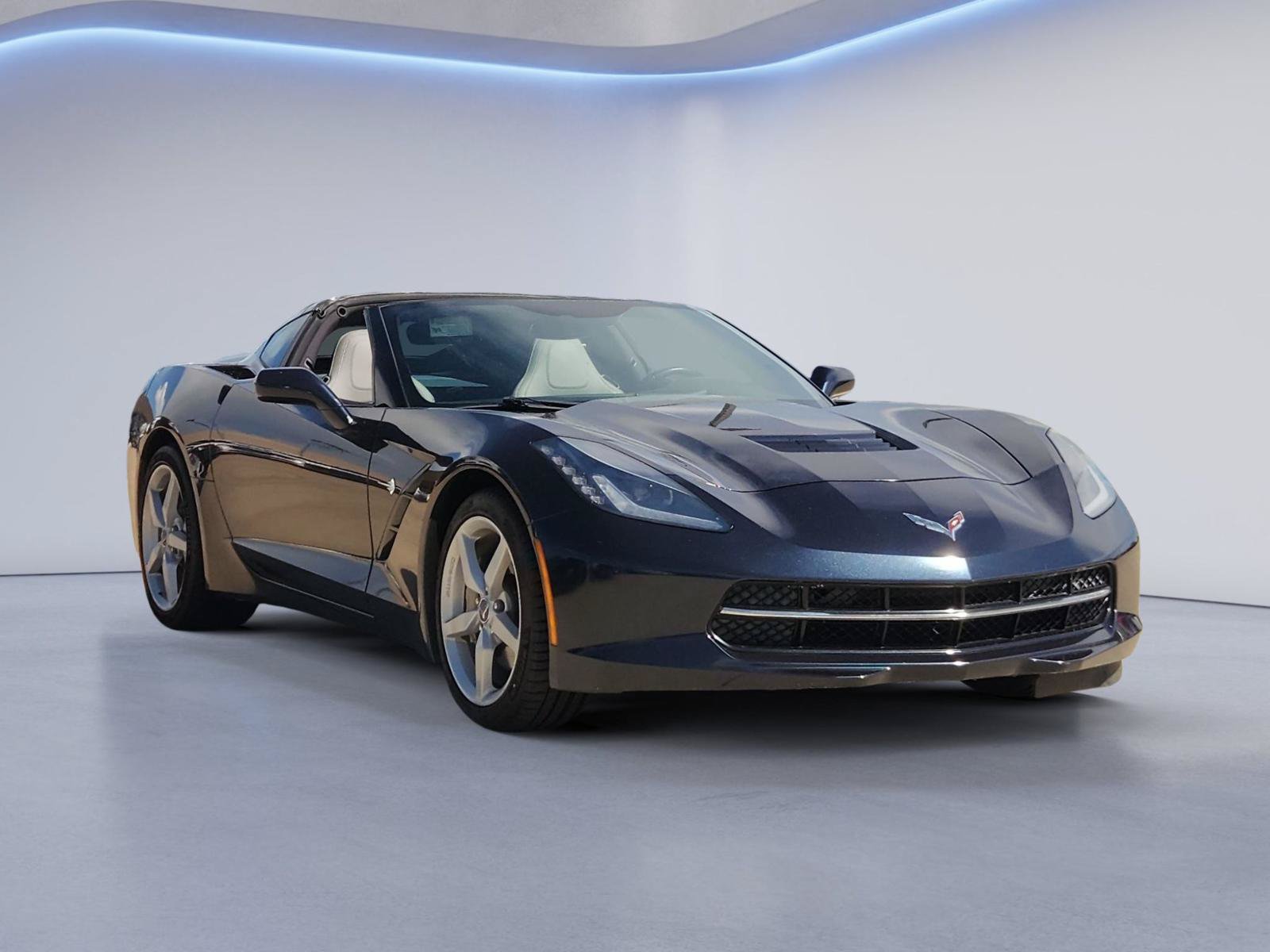 Used 2015 Chevrolet Corvette Stingray Coupe RWD image 3