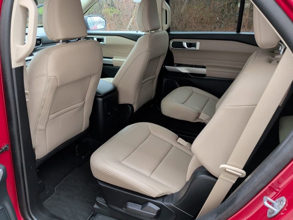 Certified 2024 Ford Explorer XLT w/ Equipment Group 202A image 11