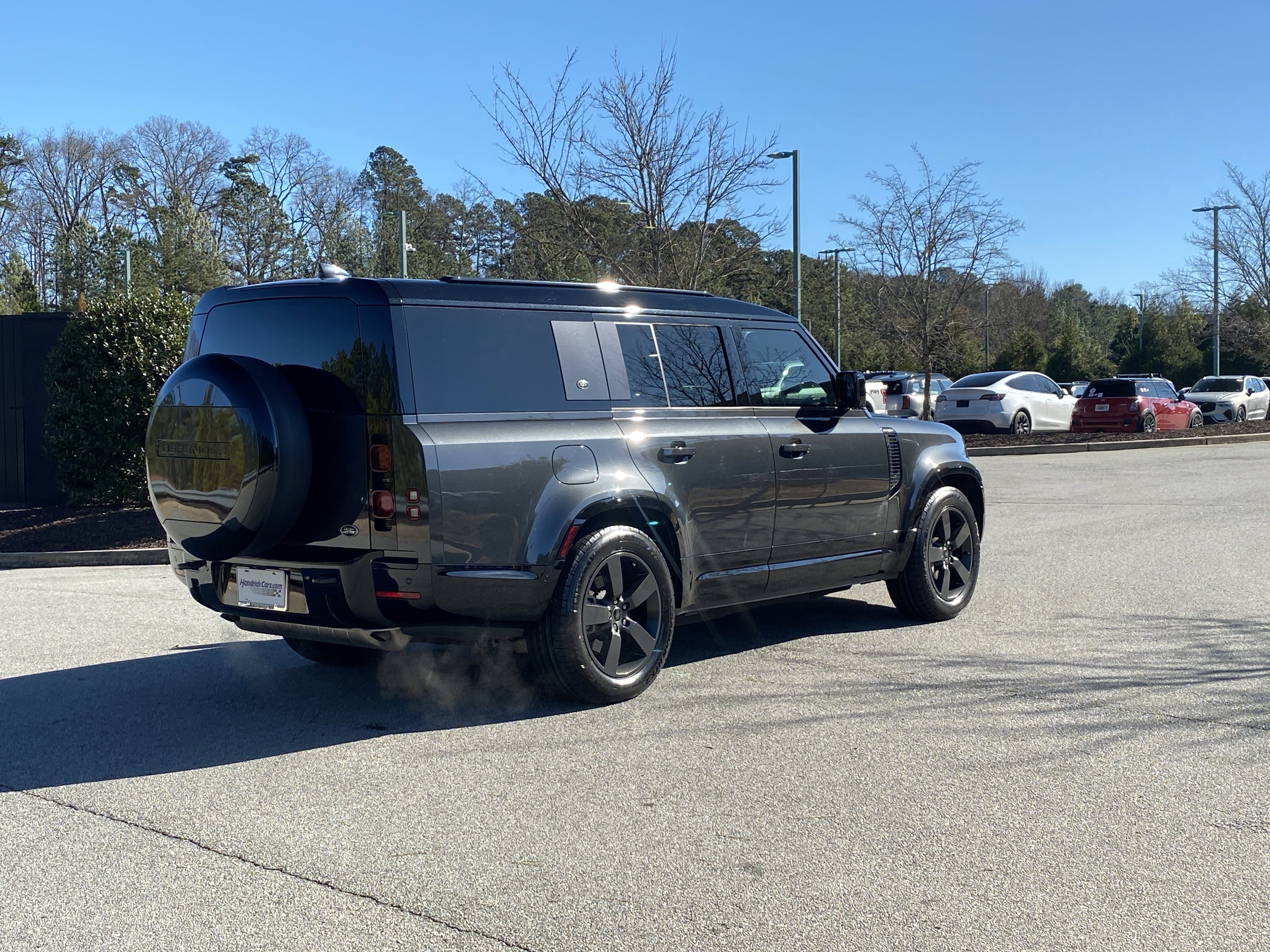 Used 2023 Land Rover Defender 130 X-Dynamic SE image 3