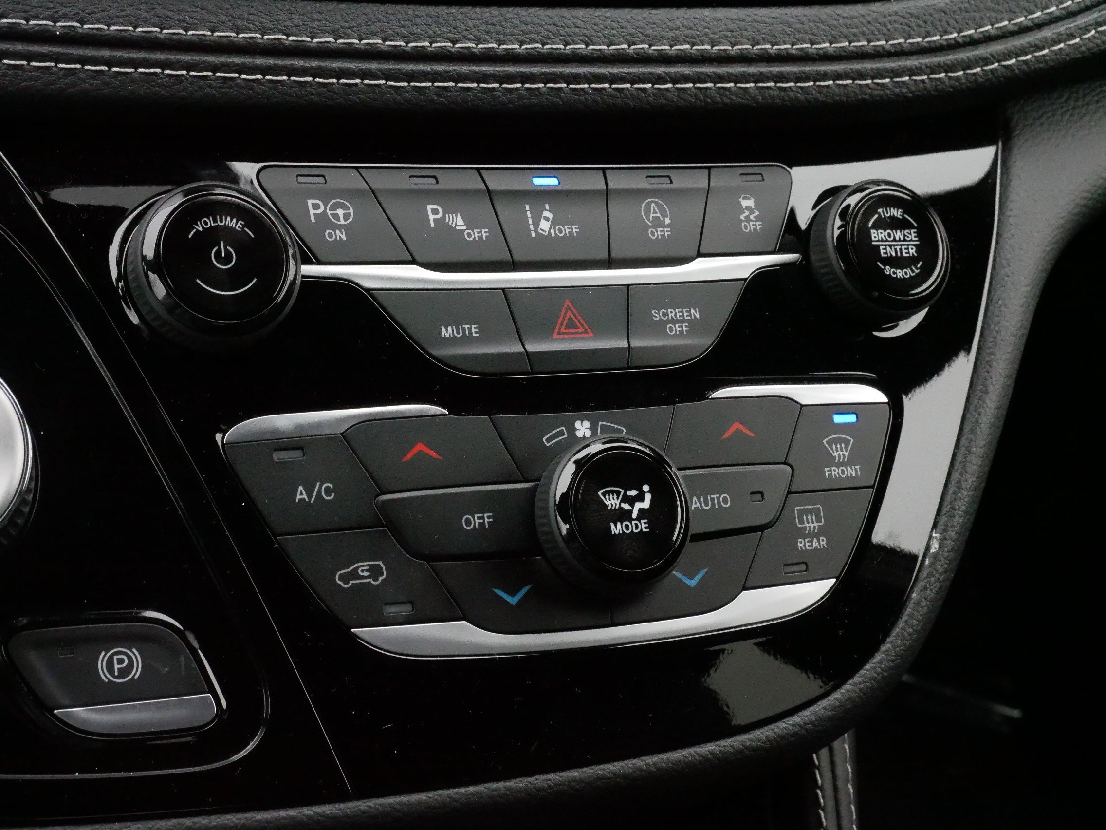 Used 2024 Chrysler Pacifica Limited w/ S Appearance Package image 23