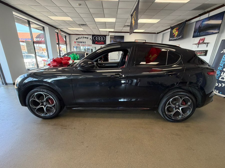 Used 2023 Alfa Romeo Stelvio Veloce AWD/4WD image 11