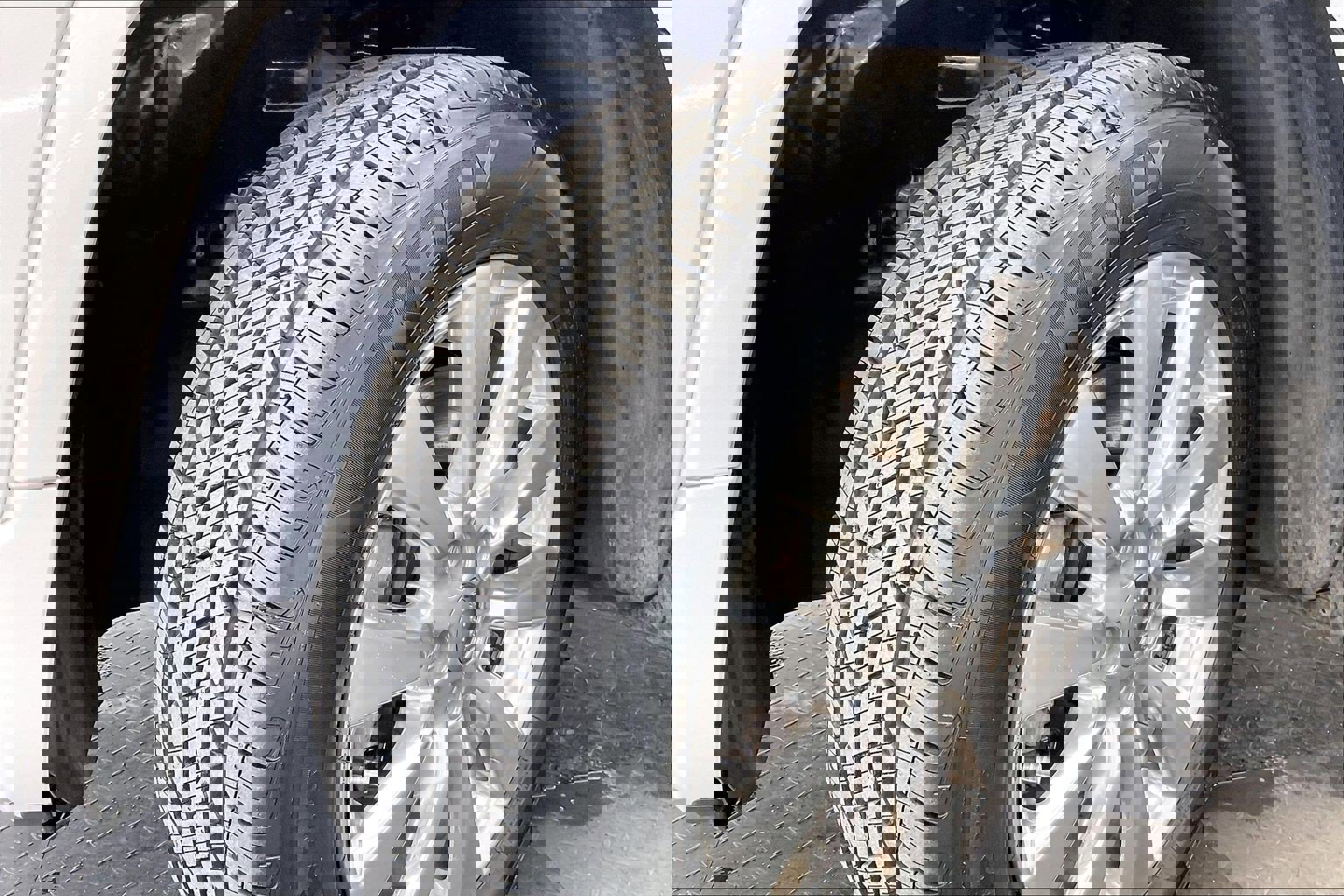 Used 2017 Jeep Cherokee Overland w/ Technology Group image 33