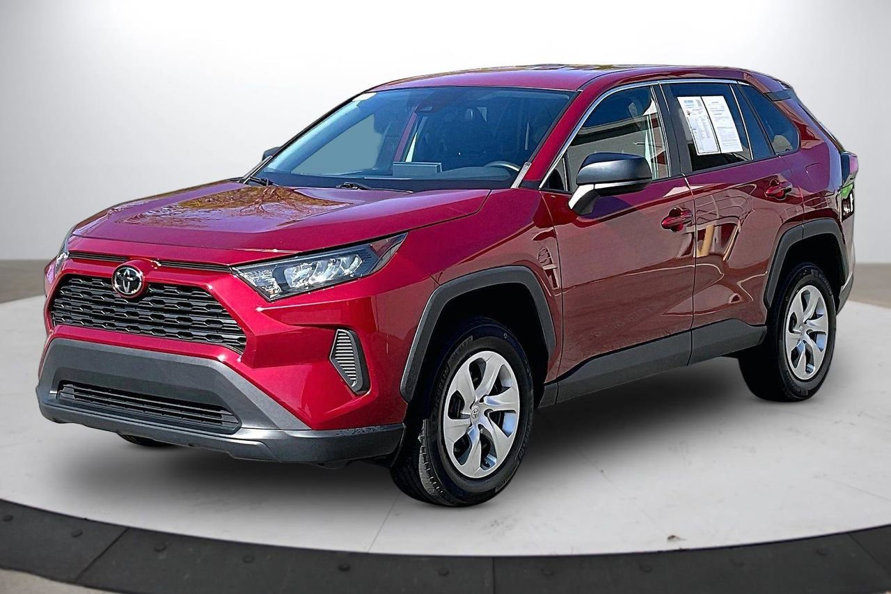 Used 2022 Toyota RAV4 LE FWD image 4
