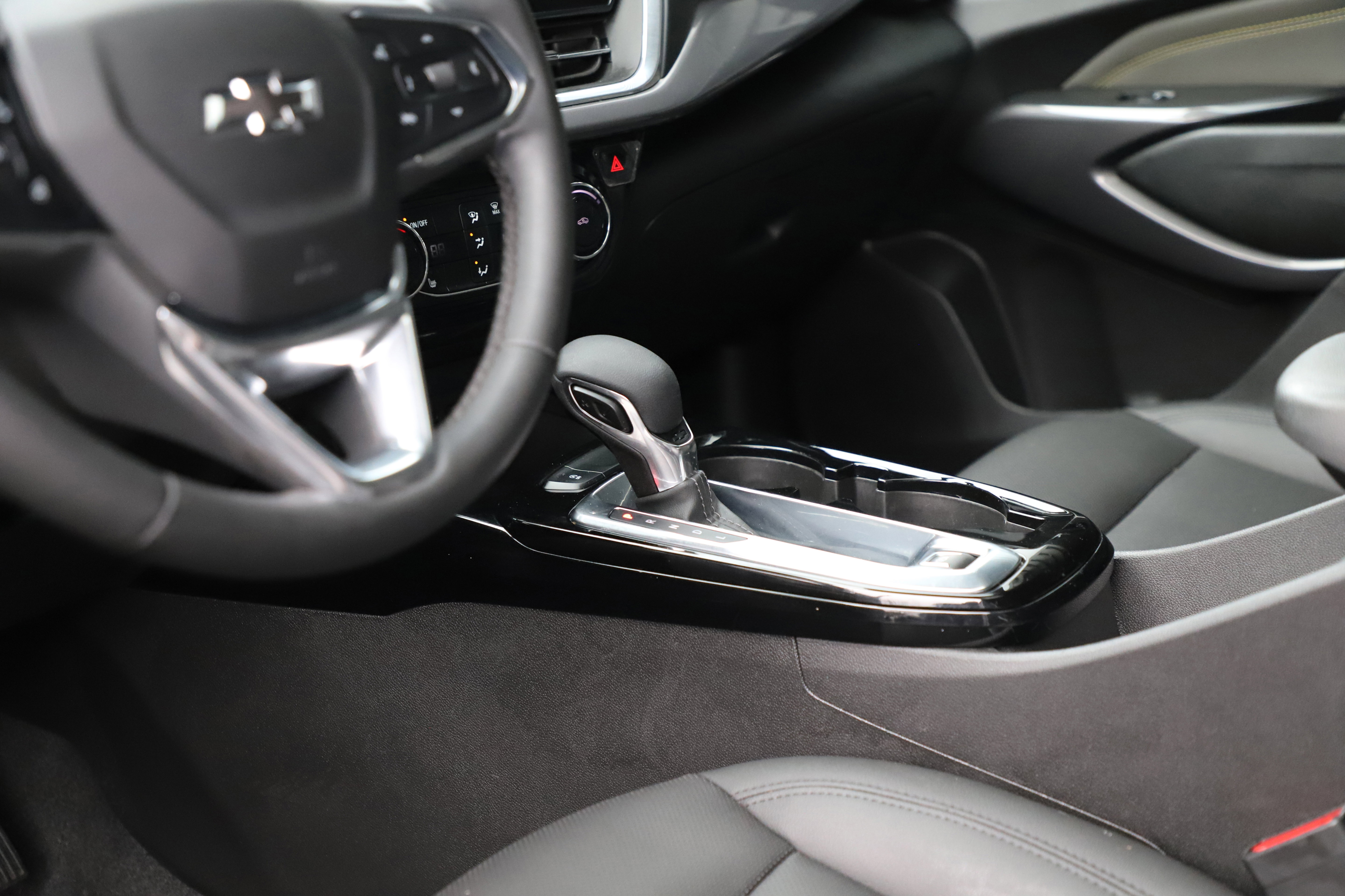 Used 2024 Chevrolet Trax ACTIV w/ Sunroof Package image 21