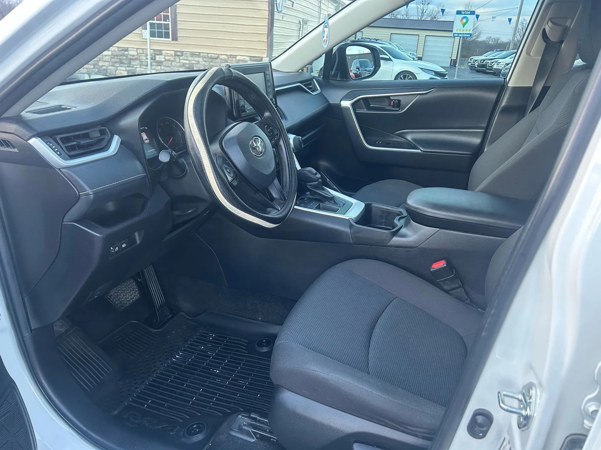 Used 2022 Toyota RAV4 LE image 28