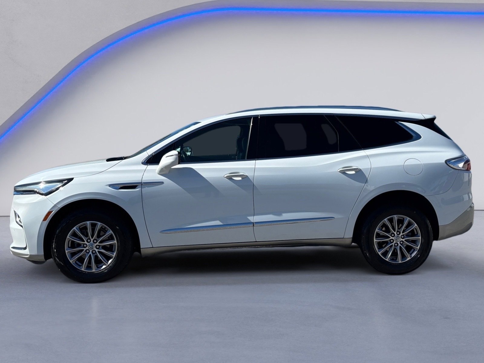 Used 2023 Buick Enclave Essence image 12