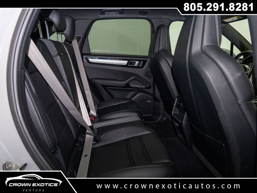 Used 2023 Porsche Cayenne Platinum Edition image 43