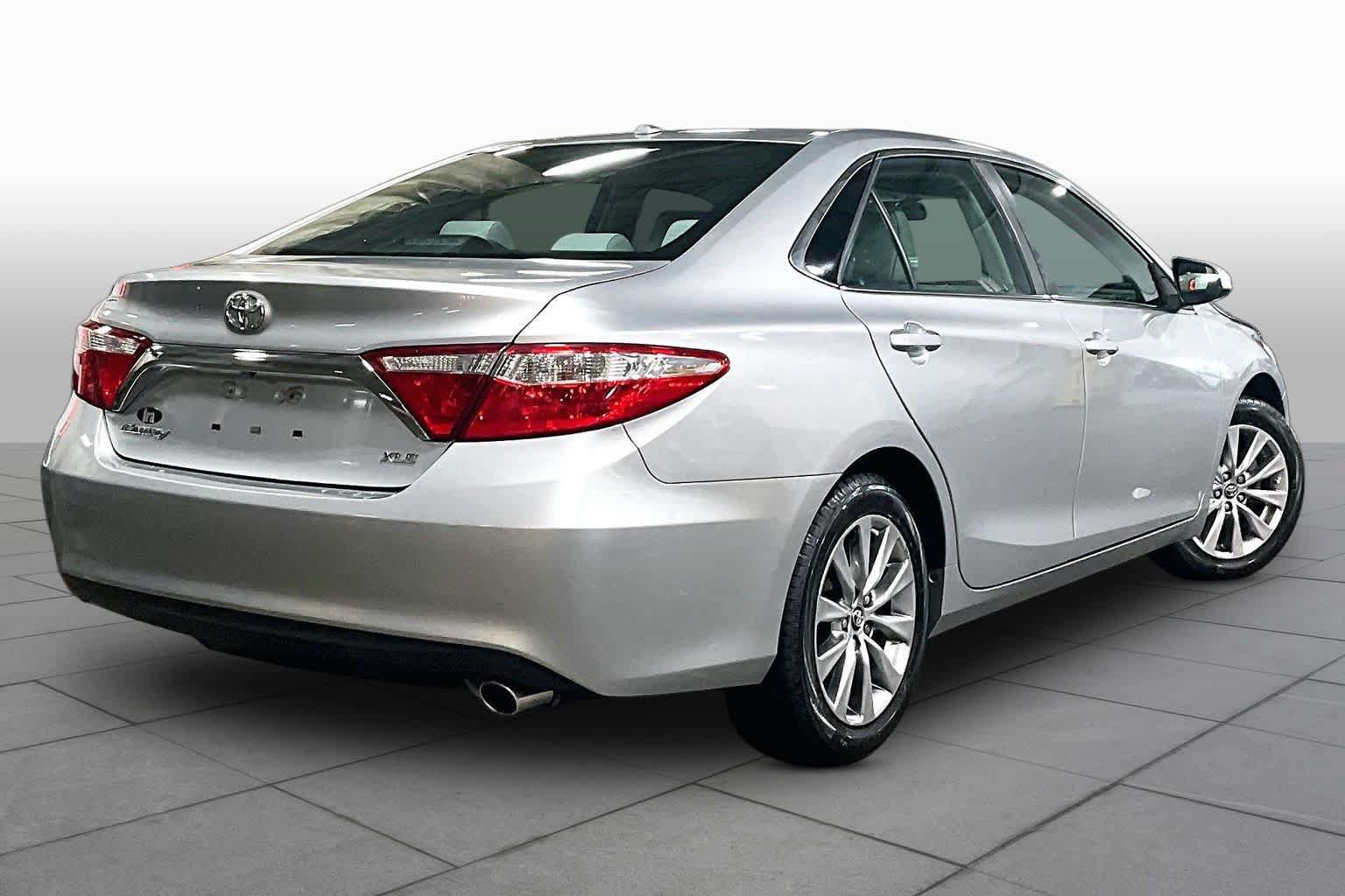 Used 2017 Toyota Camry XLE FWD image 13