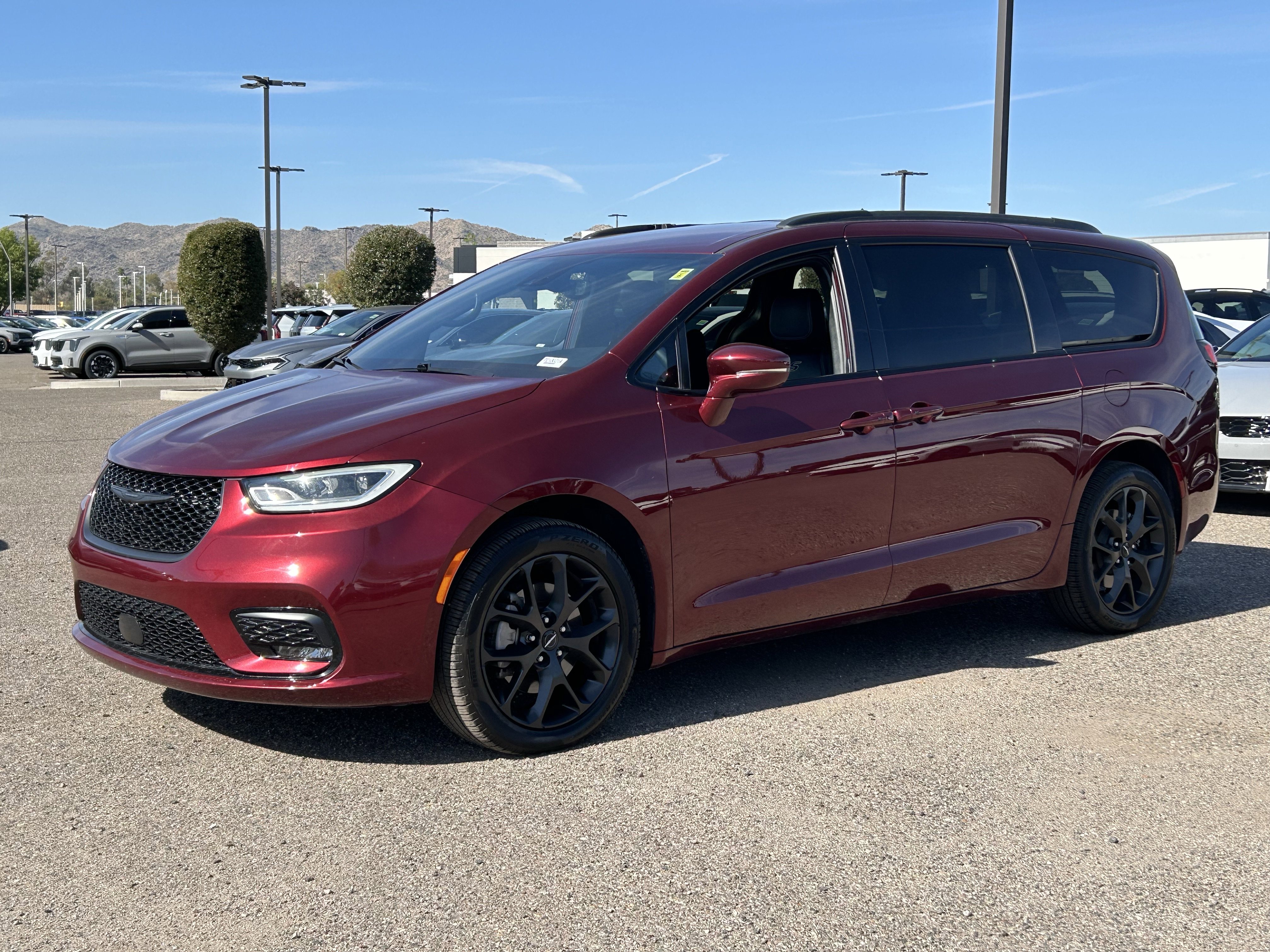 Certified 2022 Chrysler Pacifica Touring-L w/ S Appearance Package image 2