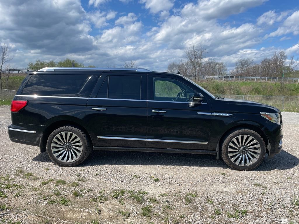 Used 2018 Lincoln Navigator L Reserve w/ Technology Package AWD/4WD image 4
