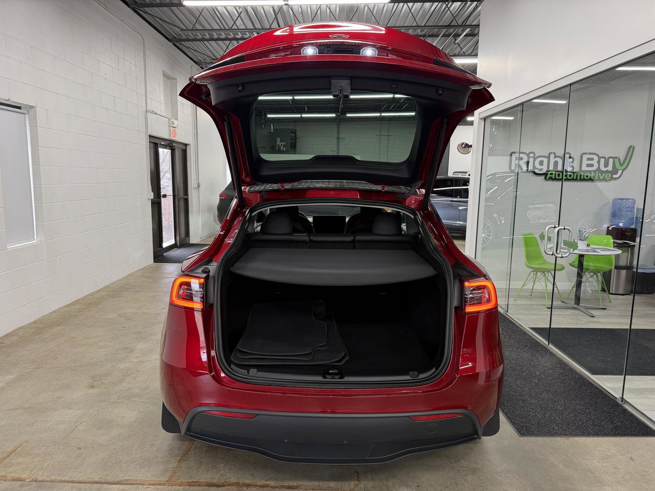 Used 2024 Tesla Model Y Long Range AWD/4WD image 17