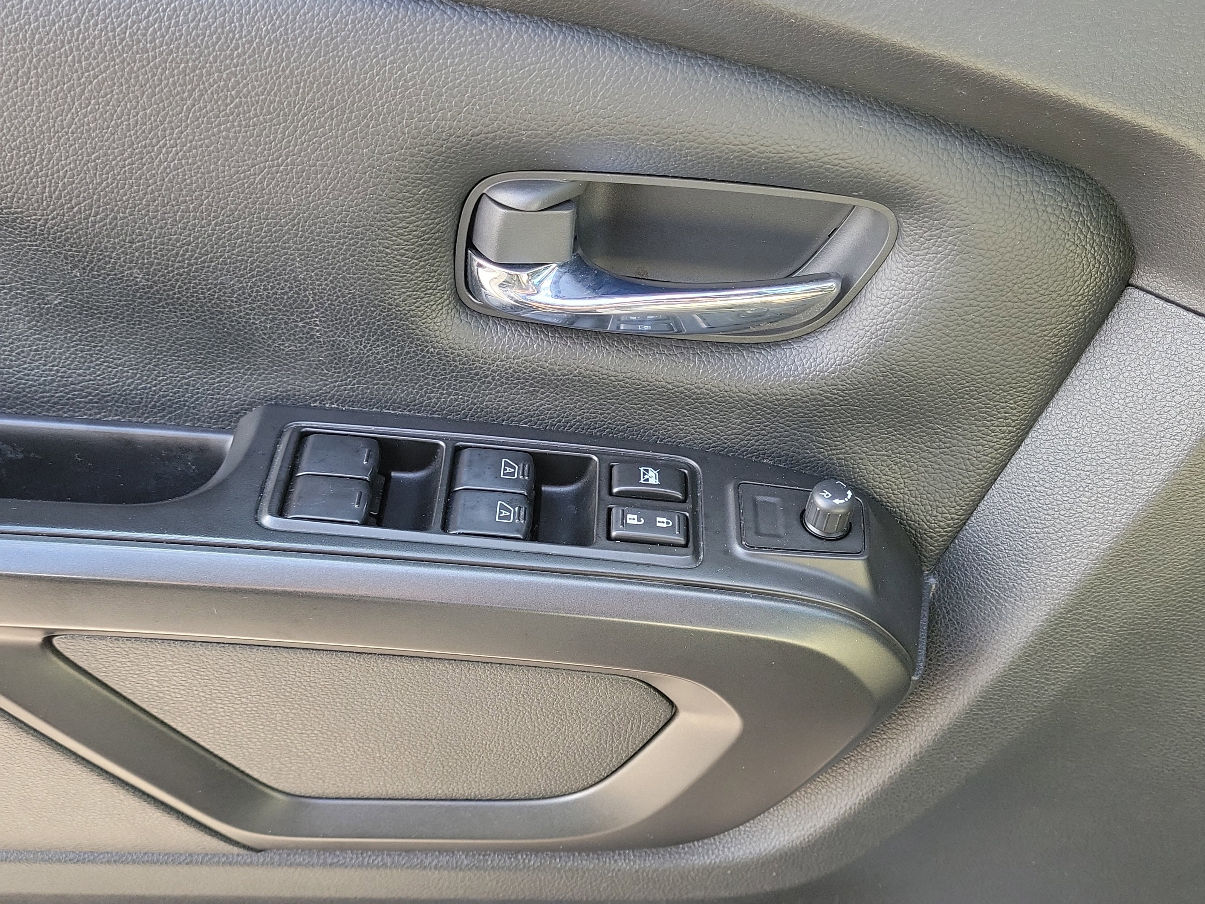 Used 2023 Nissan Titan SV w/ SV Convenience Package image 31